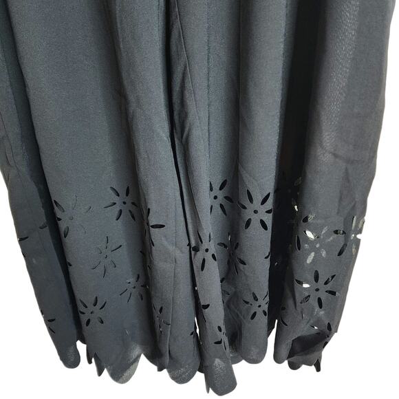 BloomChic Plain Pocket Laser Cut Pants, NWT, Size 26 - Picture 3 of 7